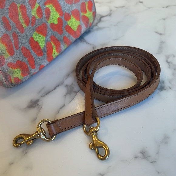 Clare V. Suede Neon midi sac Crossbody bag - Picture 3 of 5